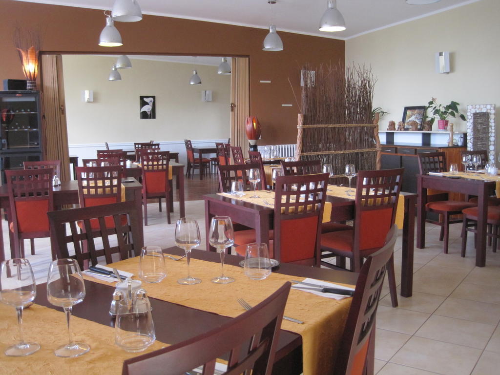 Hotel Restaurant Rive Gauche Bessines-sur-Gartempe ภายนอก รูปภาพ